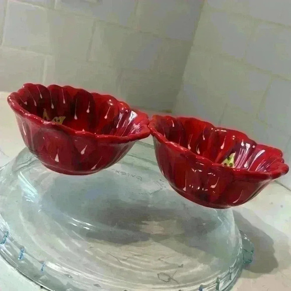 LG Dining Holiday Collection two poinsettia bowls - Picture 2 of 9